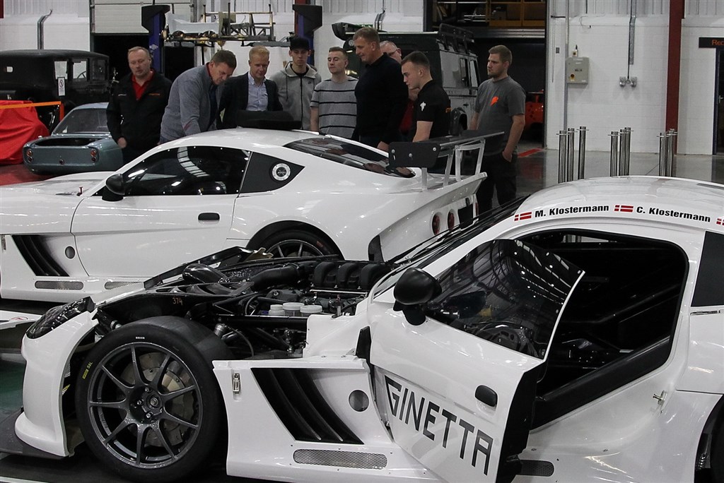 Teamet var hos Ginetta i Leeds for at handle ny bil
(Foto: Henning Smed)